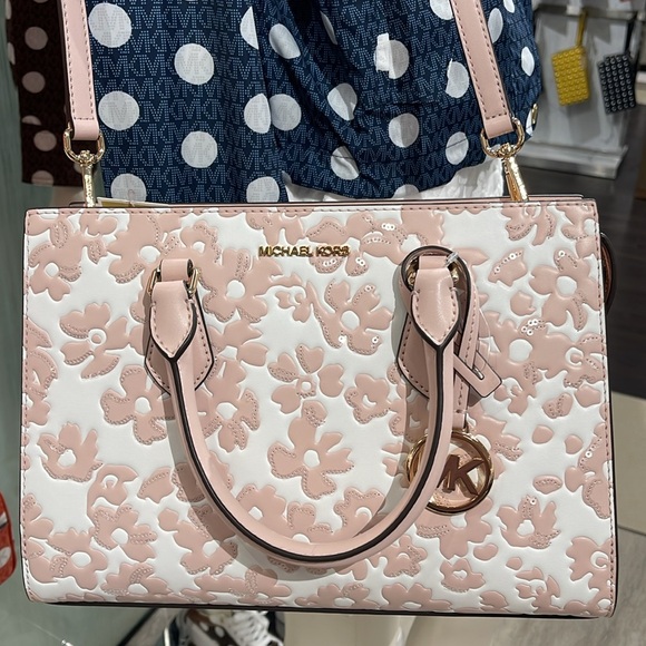 Michael Kors Sheila Medium Sequined Floral CZ Satchel
Powder Blush
NWT - Picture 15 of 16